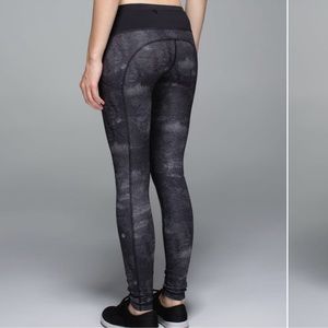 Lululemon Speed Tight II Full On Luxtreme Sequin Snake Slate Black Size 4